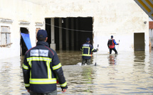 طقس قاسٍ يضرب عدداً من مناطق المملكة: رياح عاصفية وثلوج كثيفة وأمطار رعدية في نشرة إنذارية برتقالية