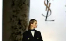 إيف سان لوران على المسرح: عندما جعل المصمم عرضه تحفة فنية