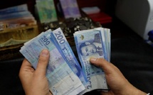 استقرار الدرهم أمام اليورو وتراجعه بـ1.3% مقابل الدولار