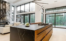 ​نهاية عهد خشب البلوط الفاتح في المطابخ: ما هي البدائل لعام 2026؟