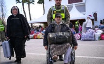 توزيع مساعدات غذائية على الأسر العائدة إلى منازلها بالقصر الكبير