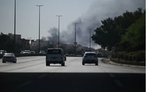 دخان داخل السفارة الأمريكية في الكويت بعد هجوم… تحذيرات أمنية وقلق إقليمي