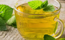 الشاي الأخضر بالنعناع: مشروب صحي ينشط الجسم ويعزز الهضم