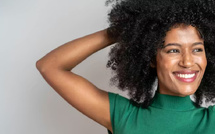 عندما تضعف الشعرة… كيف نستعيد قوة الشعر وكثافته؟