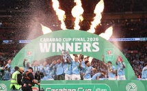 غوارديولا يرفع كأس الرابطة مع مانشستر سيتي بعد الفوز على أرسنال