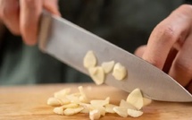 الثوم وفوائد القلب: كيف يمكن لفصين يومياً أن يحمي الضغط والكوليسترول ويقوي الشرايين