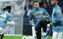 المهاجم الفرنسي يرد على شائعات فحص الركبة اليمنى