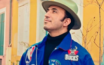 عصام كمال يطلق جديده الغنائي "فلو" ويواصل نجاحه الفني