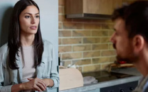 الصمت المدمر والفكاهة المؤذية: ثمانية أفخاخ خفية في الحياة الزوجية