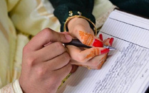  أكثر من نصف العزاب المغاربة يرفضون الزواج : حين يتحول "نصف الدين" إلى "عبء الدَّين"