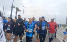 ​عبد اللطيف معزوز رئيس جهة الدارالبيضاء سطات يجري مع الشباب في سباق عين الذياب