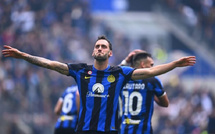 إنتر ميلان يقلب الطاولة على كومو في مباراة دراماتيكية ويقترب من حسم لقب الدوري الإيطالي