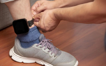 وهبي ولقجع يوقعان قرارا مشتركا يحدد كلفة السوار الإلكتروني في 70 درهماً لليوم الواحد