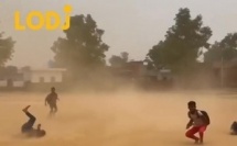 فيديو طريف: أطفال يرقصون داخل دوامة رياح في مشهد بريء