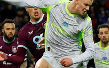 مانشستر سيتي ينتزع الصدارة بصعوبة ويعمّق جراح بيرنلي بالهبوط