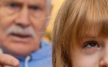 الأجداد الأكثر حباً لأحفادهم: 10 سلوكيات يتجنبونها لضمان علاقة صحية ودافئة