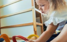 طفلك لا يستطيع اللعب بمفرده؟ إليك ما قد يساعدك