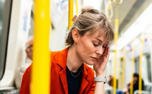 التوتر في وسائل النقل العمومي: ضغوط يومية وحلول بسيطة لاستعادة الهدوء