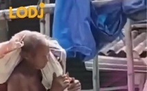 رجل قام باستخراج رفات شقيقته المتوفاة ومشا بها للبنك