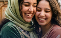 العناق.. لغة صامتة تعيد التوازن للجسد والنفس