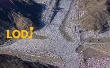 فيديو مهيب ولقطات كتحبس الأنفاس لجموع الحجاج، ضيوف الرحمن، وهم يتدفقون بحب وسكينة نحو جبل عرفات الطاهر