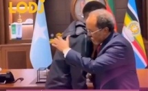 استقبل الرئيس الصومالي في القصر الرئاسي بمقديشو المسؤول عمر أرتان، وذلك عقب الجدل الذي أثارته أزمة رفض تأشيرته من قبل الولايات المتحدة.
