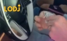 خطف الأسطورة ليونيل ميسي الأنظار بموقف راقٍ تجاه معجب جرى نحو سيارته طالباً توقيعه، لكن قلم المشجع توقف عن العمل فـ نصف التوقيع