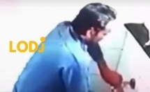 شدات كاميرات المراقبة د أحد المساجد تما شخص وهو كايقوم بـسرقة الصنابير (الروبينيات) المخصصة للوضوء بـطريقة غريبة، كايحيدهم واحد بـواحد 