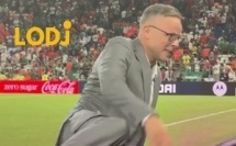 لحظات مؤثرة داخل عائلة محمد وهبي بعد تأهل المنتخب المغربي. دموع، أحضان، وفخر كبير بإنجاز جديد لأسود الأطلس.