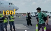 لحظة جميلة عند مغادرة الحارس ياسين بونو، حيث ظهر عناصر من شرطة مطار المكسيك وهم يودّعونه بحفاوة وتقدير.