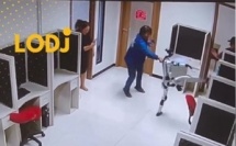 مقطع فيديو هربان د الضحك ودار بوز كبيرة فـ السوشيال ميديا؛ كيوثق لواحد الموقف كوميدي كيبين "الزلاط" والتعثرات الأولى د الذكاء الاصطناعي والروبوتات