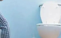 التبول جلوسًا عند الرجال.. هل له فوائد صحية؟